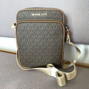 Michael kors jet set travel